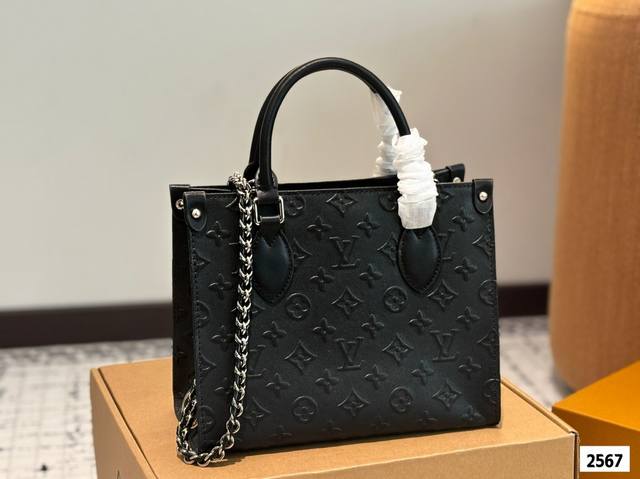 Lv Onthego 25Cm 压字 丛林包 时尚托特包 折叠礼盒 Onthego妈咪袋 性价比之王这是一款超赞的包型，灵感来自于恶搞Lv的街头品牌，曾经的曾经