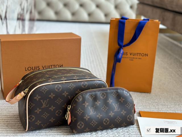 高版本 变色皮 L家时尚化妆包再次出货，永远都不会过时，女士们的必备品，男士们，女士们，通通可以使用，球星内马尔及各大牌明星，酷爱的一款双拉链的手包化妆包，经典