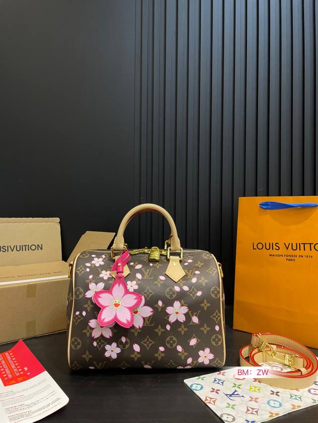 配折叠礼盒 Lv樱花枕头包 又甜又酷 一整个爱住 百搭时尚 颜值超高 是每个潮酷女孩必入单品 尺寸:25*19