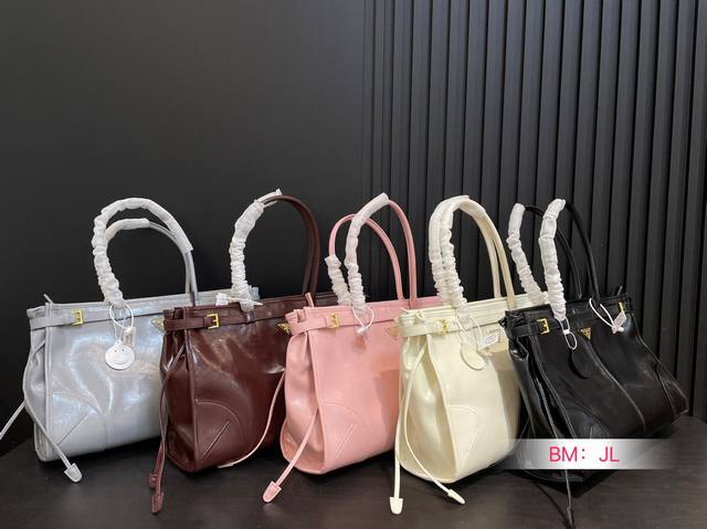 配盒 高版本Prada普拉达 Soft Lux油蜡皮Hobo长手柄手提包腋下包 可斜挎 尺寸39*24