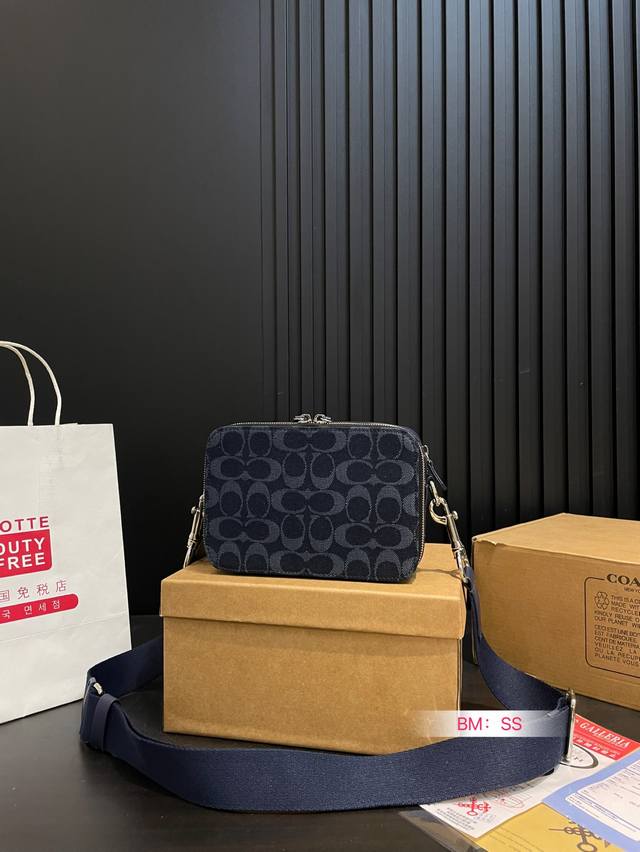 配盒 蔻驰 拉链相机包 Coach 满满的回头率 优雅又时尚 简洁高级非常百搭尺寸20*12