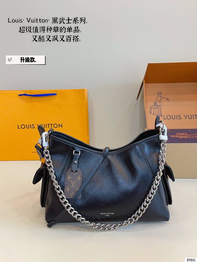 配礼盒. Lv Carryall黑武士 这款包真的太有味道了，浓浓的复古风情，Vintage 的精髓体现的淋漓尽致，灵感源自档案馆的复古细节，尤其值得称道的莫过