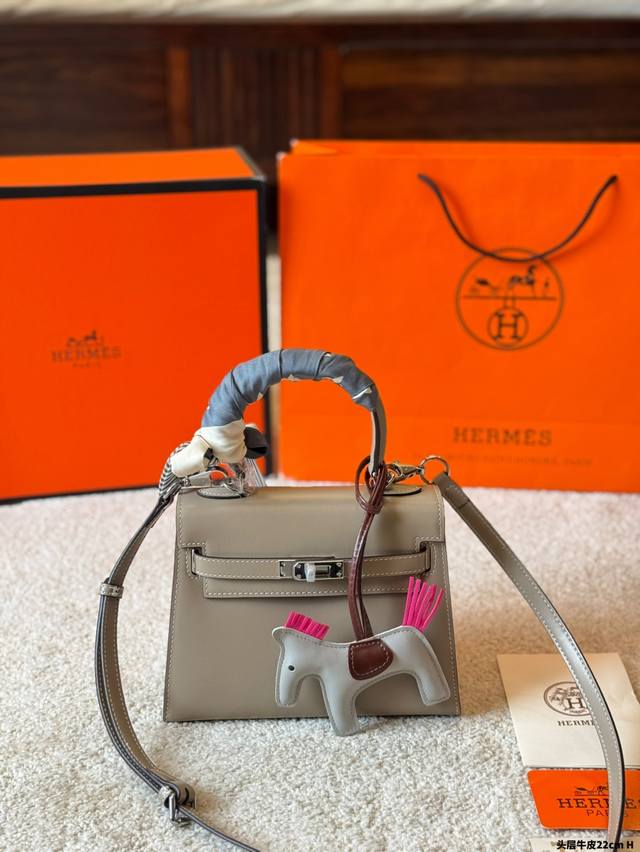 进口头层皮 HermèS凯莉包 独家经典火爆出货 集万千宠爱与一身 爱马仕 Birkin凯莉包 专柜万年不下架 原厂激光五金 各路时尚主播 网红 明星不离手 气 进口头层皮 HermèS凯莉包 独家经典火爆出货 集万千宠爱与一身 爱马仕 Birkin凯莉包 专柜万年不下架 原厂激光五金 各路时尚主播 网红 明星不离手 气