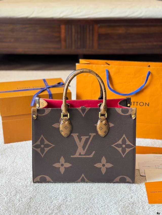 Lv Onthego 35Cm 压字 丛林包 折叠礼盒 原单品质 Lv A B面喷绘 Onthego妈咪袋 性价比之王这是一款超赞的包型，灵感来自于恶搞Lv的街