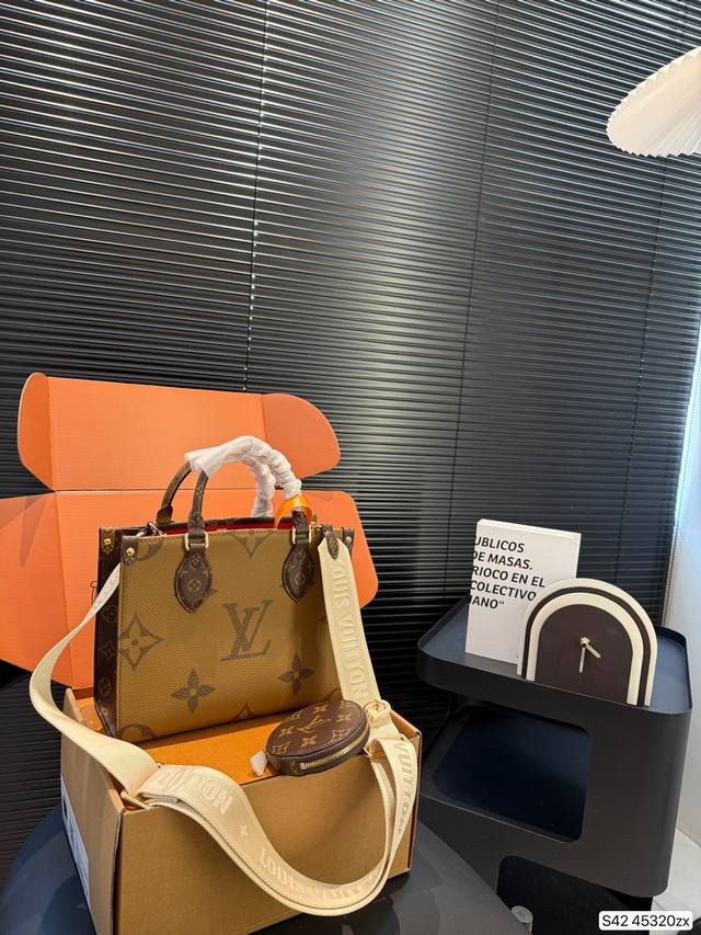 配飞机盒折叠盒子 Lv Onthego丛林托特线条简约，利落，包包上身大气，容量也是巨大，托特包都是无底洞～尺寸25 19 货号45320Zx