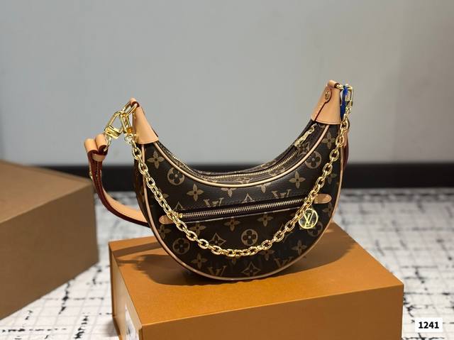 Lv Vitage 新款中古豌豆包 Lv Marel 中古包,最近Lv中古包款式可以说的不能再了,大小非常合适呦!造型也很特别,肩带质感很舒服,不会勒肩,颜值与 Lv Vitage 新款中古豌豆包 Lv Marel 中古包,最近Lv中古包款式可以说的不能再了,大小非常合适呦!造型也很特别,肩带质感很舒服,不会勒肩,颜值与