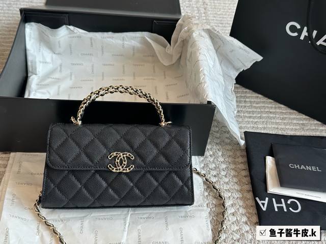 鱼子酱牛皮 配盒 Size：19*10Cm 小香家 23Kelly手机包 这个包型就是一整个爱住 小Kelly 香奶奶 精致可爱 可以放手机 可以手拎可以斜挎