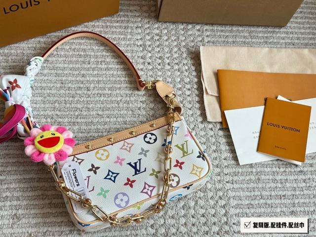 配盒 Size：22*12Cm L家 麻将包 ！复刻版 短肩带！链条 统统都有！！ 夏天麻将包更合适，真香腋下包