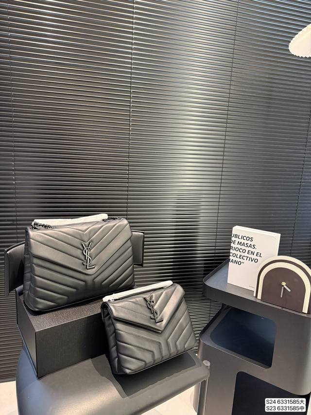 大号 中号 配折叠盒子 圣罗兰Lou Lou 邮差包Ysi家当之无愧的入门经典款超大容量 尺寸：大号29 22 小号22 17 货号6331585