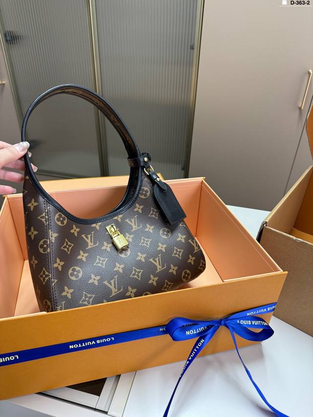 芯片版本 Lv 锁头腋下包 通勤日常皆可的百搭神器 D-363-2尺寸25×17折叠盒飞机盒