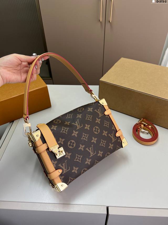 芯片版本 Lv小箱子 谷爱凌同款 可手提 可斜挎 宽肩带不要太好看! D-372-2尺寸24×16折叠盒飞机盒 芯片版本 Lv小箱子 谷爱凌同款 可手提 可斜挎 宽肩带不要太好看! D-372-2尺寸24×16折叠盒飞机盒