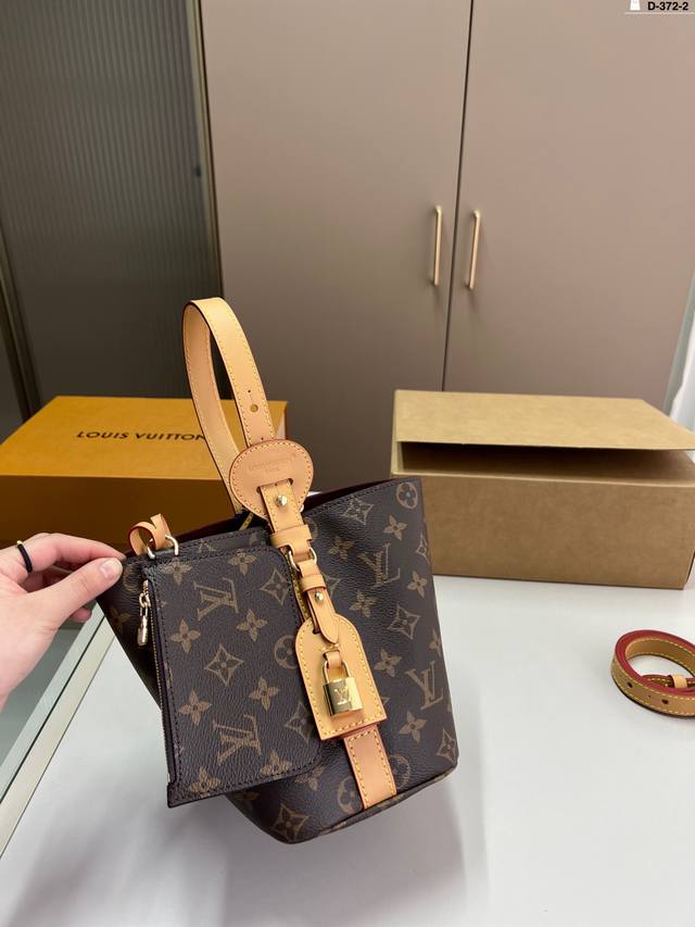 芯片版本 装饰锁头不带钥匙 Lv路易斯威登中古水桶包 D-372-2尺寸17×18折叠盒飞机盒