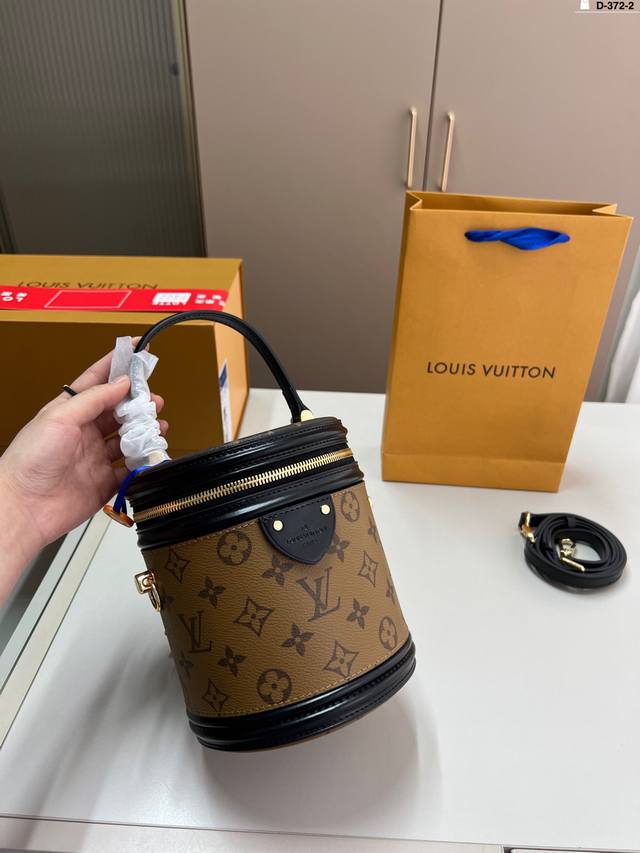 芯片版本 Lv 发财桶 个人比较推荐手提更显气场 各种百搭 时髦精必备 D-372-2尺寸15×17折叠盒