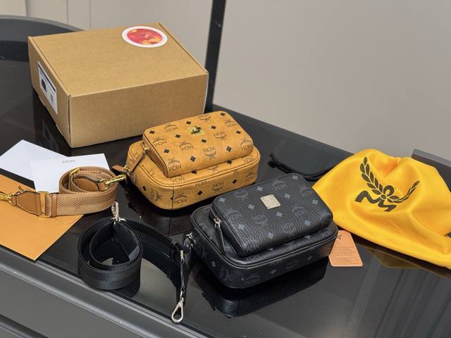 配飞机盒 Size：22.16Cm Mcm相机包， 原单！青岛！ 真是方便又实用哦！ 这款太啦！天真无邪！ 背起来超级好看哦！