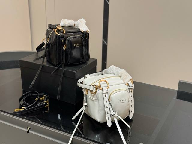 配盒 Size：15.16Cm 又是心动Prada托特的一天 普拉达骰子包 上身满满的高级感！ 日常通勤必备哦！