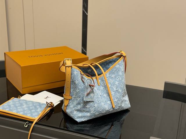 配折叠盒 Size： 29*25Cm 中 Lv 最强者Carryall， 可爱休闲都Ok哈 Carryall是真的强！ 内附一只收纳零钱包， 性价比无比在线了