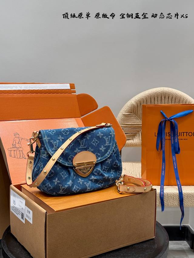 全套礼盒 顶级复刻 原版布 全钢五金 变码芯片 这次被Lv牛仔系列拿捏了 Lv牛仔元宝腋下包Sunset手袋 第一眼看上去好眼熟这不是Vintage款嘛买到手才