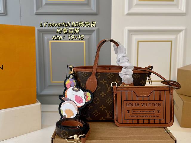 折叠盒飞机盒挂件 Size:19×15 Lv路易威登新款Neverfull Bb购物袋 超级无敌小巧可爱,适合小个子女生! 配拉链和零钱包,实用性 斜背肩带加手 折叠盒飞机盒挂件 Size:19×15 Lv路易威登新款Neverfull Bb购物袋 超级无敌小巧可爱,适合小个子女生! 配拉链和零钱包,实用性 斜背肩带加手