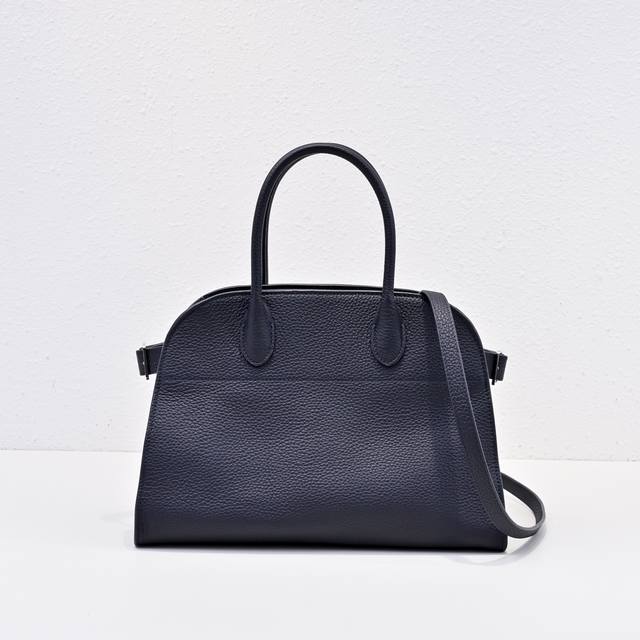 现货 12荔枝纹午夜蓝 * Margaux 新12系列 断货王 Margaux 新尺寸出啦手提包也太软糯了叭！光面皮 简直就是又酷又高级 时尚而不枯燥的简约设计