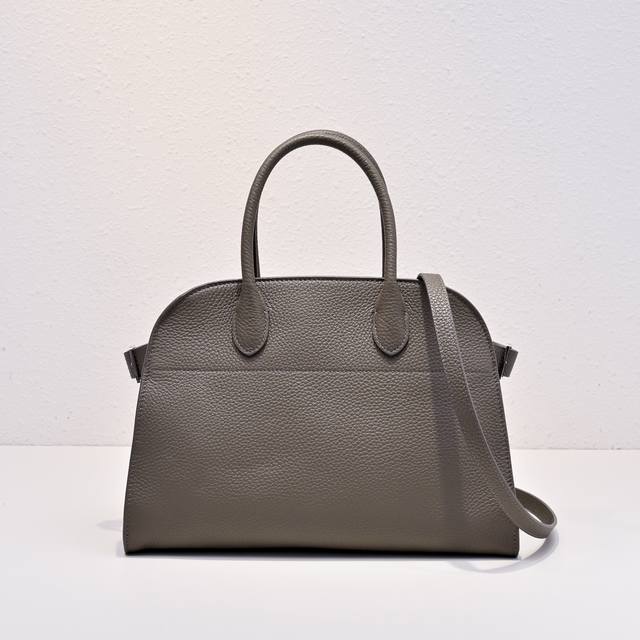 现货 荔枝纹灰色 *Margaux 新12系列 断货王 Margaux 新尺寸出啦手提包也太软糯了叭！光面皮 简直就是又酷又高级 时尚而不枯燥的简约设计 小牛皮