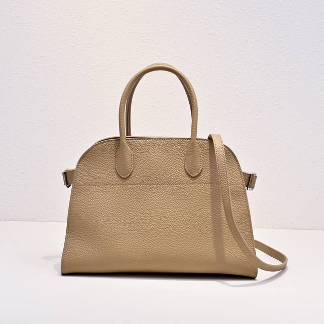 现货 荔枝纹奶茶 *Margaux 新12系列 断货王 Margaux 新尺寸出啦手提包也太软糯了叭！光面皮 简直就是又酷又高级 时尚而不枯燥的简约设计 小牛皮