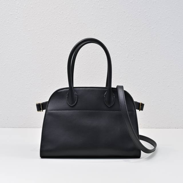 现货 黑色 E *小众宝贝包之Margaux10系列 新款的手提包也太软糯了叭！似塌非塌的慵懒感太适配秋冬了 简直就是又酷又高级 时尚而不枯燥的简约设计 精选质