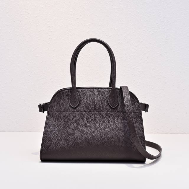 现货 小荔枝乌木色 E *小众宝贝包之Margaux10系列 新款的手提包也太软糯了叭！似塌非塌的慵懒感太适配秋冬了 简直就是又酷又高级 时尚而不枯燥的简约设计