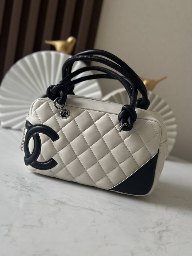 原厂皮 纯进口小牛皮！Zp开发 顶级工艺 经典万年款中古康鹏枕头包经典中的天花板，早已绝版目前中古店也是稀缺容量也超级大，推荐[笑脸][笑脸] 皮料:欧洲原厂正