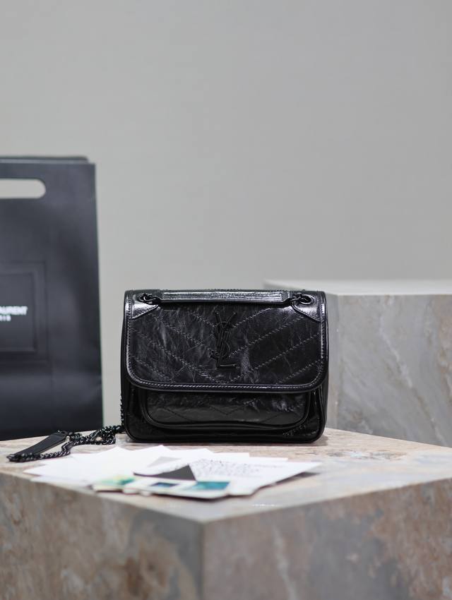 原厂皮 原厂皮 小号22Cm_ #黑色链条搭配黑扣# 新版本的Niki更加实用了，在原来的基础上两边各加了一个D扣，多了一道工序，让它承重能力更强大！Zp原厂皮