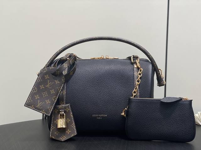 原单精品 M13667黑色 全皮Speedy枕头包 Speedy BandoulièRe 25 手袋 本款 Speedy BandoulièRe 25Monog