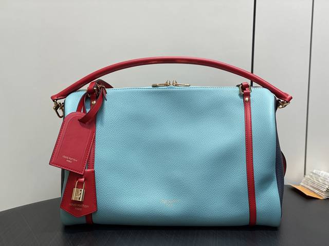 原单精品 M13668马卡龙蓝 全皮Speedy枕头包 Speedy BandoulièRe 40 手袋 作为 pharrell Williams 在 2025