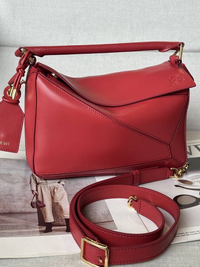 原厂皮 新品 3007 小号纳帕羊皮革 Featherlight puzzle 手袋 Featherlight puzzle 以别具一格的几何线条勾勒长方体造型