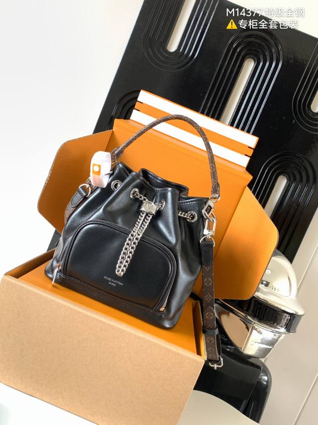 独家首发型号:M14377 特级加强版 皮料是正品代工厂p意大利A级菱形皮料，专柜同步变码芯片，是在于品质、全钢五金、面料、手工、油边、A级高品质出品、全面再次