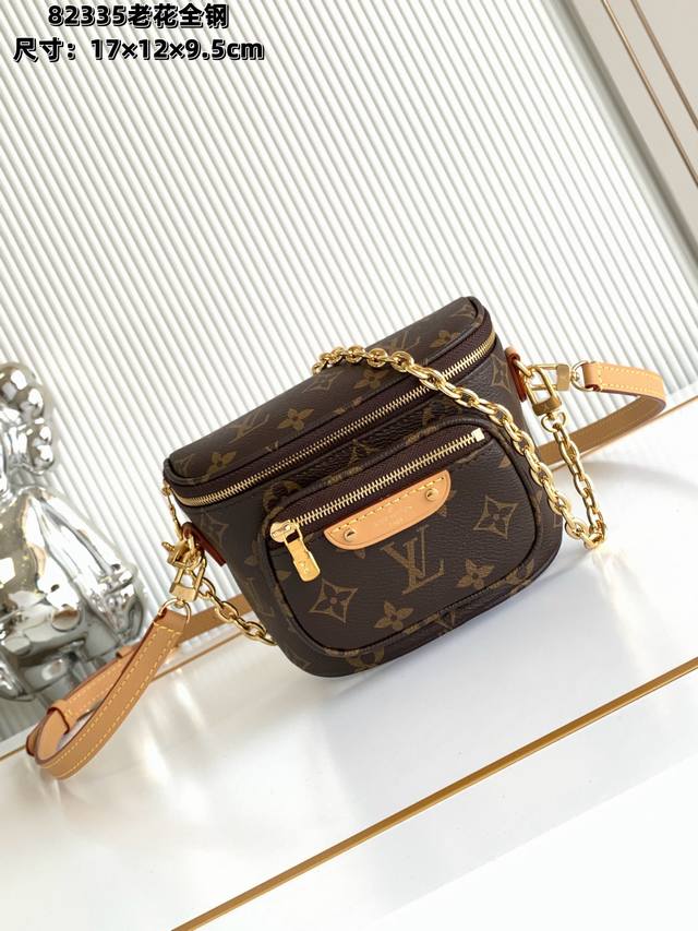全钢五金 动态变码芯片 特级配全套包装 M82335老花 本款Mini Bumbag手袋取材Monogram帆布，展现路易威登对潮流腰包设计的柔婉解读，设有拉链