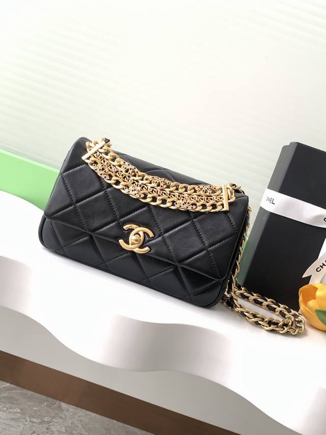 香奈儿Chanel 1：1对标专柜顶级 意大利进口Gr原厂小羊皮 Chane1 24C水钻手柄链条 款号:As4595 尺寸:1 -6Cm p： 配套专柜包装