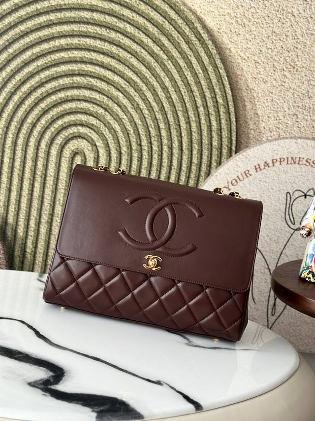 原厂皮 Chanezp开发新版 棕色 羊皮 单肩双链条包、球纹鱼子酱与羊皮系列两种：原版一比一出纸格复刻， 进口的羊皮搭大Logo图高端大气， 容量超大 纤维内