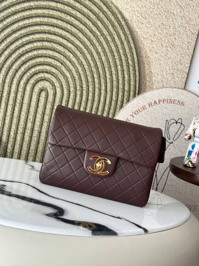 原厂皮 现货 Chanel Vintage 中古贝嫂款双肩背包 绝版款 羊皮 棕色Chanel Jumbo贝嫂背包A2219非常特别 加上大双C Logo 帅气