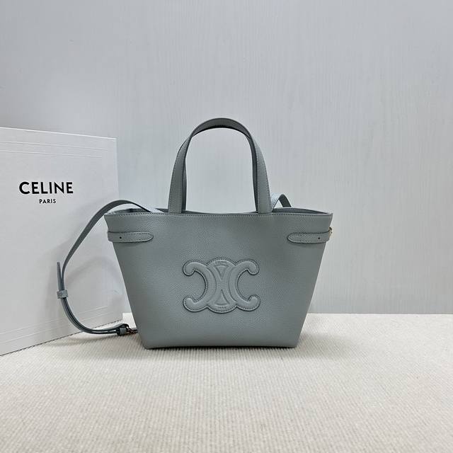 正品级 新品上线 Cabas Anais 粒面牛皮革手袋 小号. Ce最新款托特包 不一样的托特包. 上身特别的高级 精致 庸庸懒懒的复古风 简单不浮夸 简直不 正品级 新品上线 Cabas Anais 粒面牛皮革手袋 小号. Ce最新款托特包 不一样的托特包. 上身特别的高级 精致 庸庸懒懒的复古风 简单不浮夸 简直不