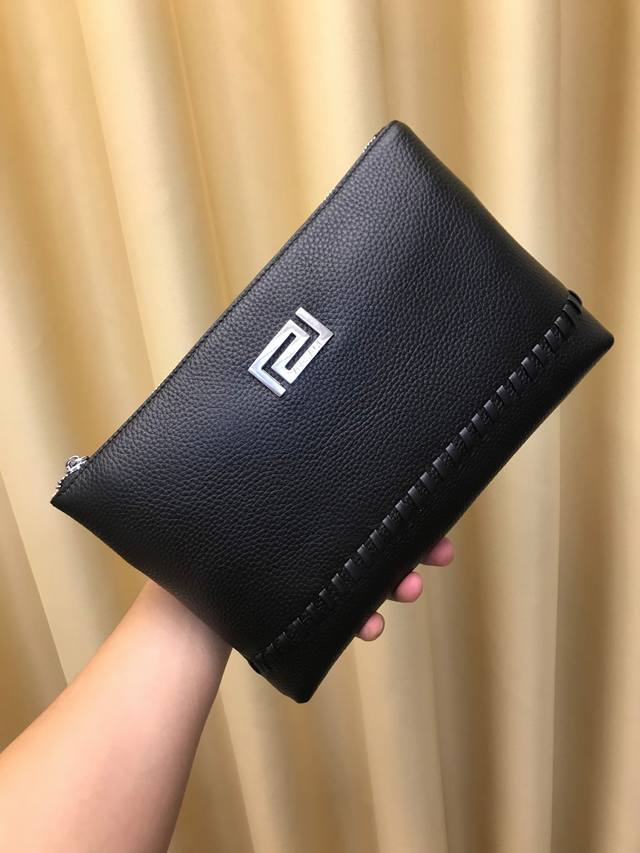 新品推出 范家 火爆款奢華 古 男包，精選皮料中的鉑金-高檔进口牛皮，進口牛皮內襯設計均勻的走線[閃電]超大的內部空間獨特的設計[閃電]時尚高檔簡潔大方讓它引領