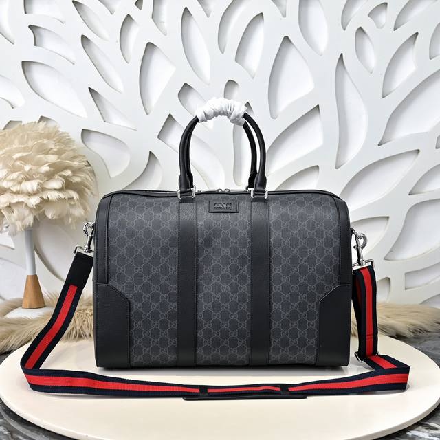 gucci-古奇最新款男士旅行包 手提包采用进口小牛皮 皮质柔软 手感超赞 做工精致 高贵五金 细节完美 时尚休闲百搭 质量与质感都能衬托出你独特的品味尺寸：4