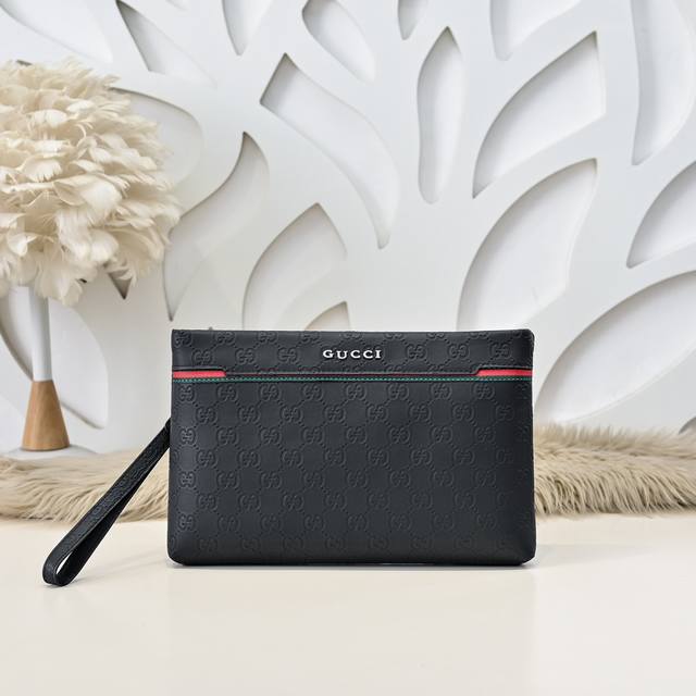 gucci-古奇最新款男士手包采用进口小牛皮 皮质柔软 手感超赞 做工精致 高贵五金 细节完美 时尚休闲百搭 质量与质感都能衬托出你独特的品味尺寸：28.18.