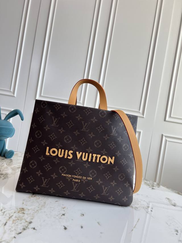 独家背景 动态芯片 顶级原单 M13928 這款優雅的Shopper Tote Mm採用具有Monogram帆布效果的柔軟小牛皮打造。pharrell Will