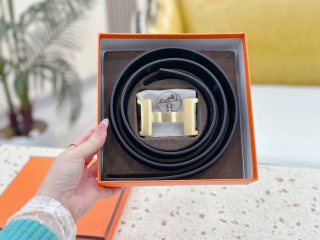 Heres.爱马仕原单专柜新款扣头搭配双面进口皮腰带鲨鱼纹最新皮纹提升了皮带本身的档次带头精钢打磨 不褪色宽度3.8工艺精湛结合原单支持验货！ 附带原版包装