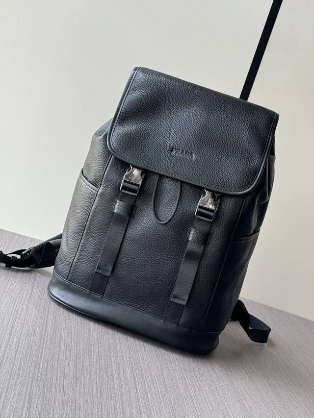 顶级专柜老鼠高端狠货最新火爆款普拉达双肩背包大量出货啦,叫嚣专柜货顶级原单货纸上谈兵吹牛皮的咱不会,请让狠货说话。款式可以复制抄袭,材料做工骗不了懂的人。里外都 顶级专柜老鼠高端狠货最新火爆款普拉达双肩背包大量出货啦,叫嚣专柜货顶级原单货纸上谈兵吹牛皮的咱不会,请让狠货说话。款式可以复制抄袭,材料做工骗不了懂的人。里外都