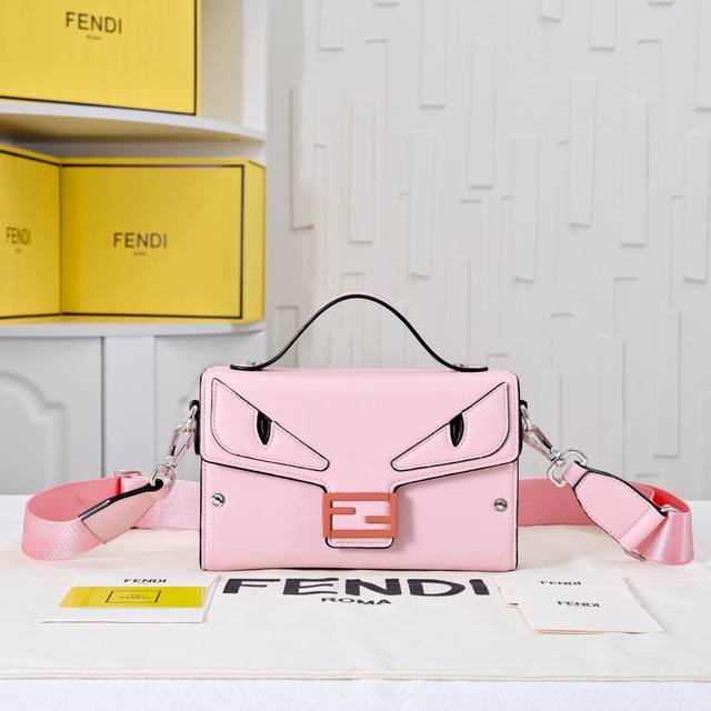 型号3376，配折叠盒子 芬迪小怪兽方盒子 Fendi 2025春节限定系列以独具匠心的设计为我的新年添上了一抹活泼、大胆的时尚色彩 Baguette和Nano