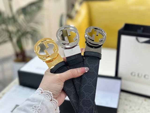 古奇 风靡全球的爆款带身采用头层原版皮 宽度3.5结合铜扣不褪色意大利品牌融入当今的时尚风格，以身份与财富之象征 上流社会的消费宠儿，时尚之余不失高雅[害羞]。