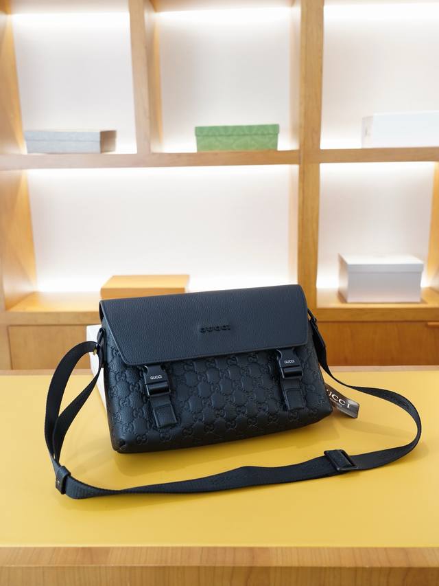 Gucci 古驰 官网同步 高版本 斜挎单肩背包 永恒不过时的标志性产品 纯原单小牛皮 顶级五金制作 非市面普通版本 贸易公司订单货 全部实拍 实用性非常高 完