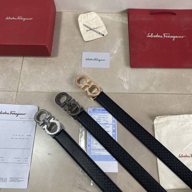 品牌：菲拉格慕Ferragamo 等级：原版品质.头层牛皮 专柜售经典爆款开模。油边精致 电脑车线 手感柔软.实物拍摄无修饰 上身效果超好、长度可裁剪.配专柜全