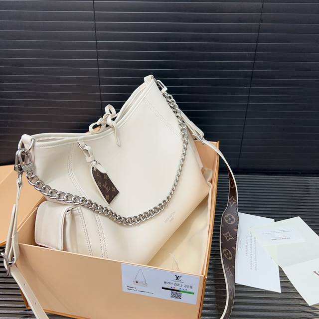 Louisvuitton 路易威登 Carryall Dark Mm 白武士机车包 单肩斜挎包 字母徽标可拆卸可调节肩带 男女通用 实物拍摄 配送飞机礼盒 39