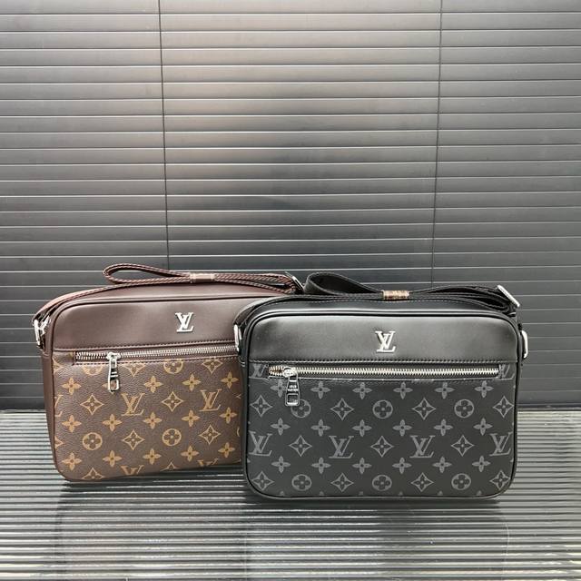 Louisvuitton 路易威登 印花单肩斜挎包 男士相机包 实物拍摄 原厂原版面料 配送小票 防尘布袋 19 X 27 Cm。